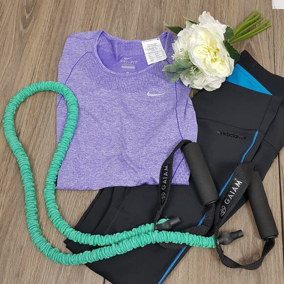 EUC Nike Dri-fit lavender. long sleeved tee top sz L - Picture 1 of 5